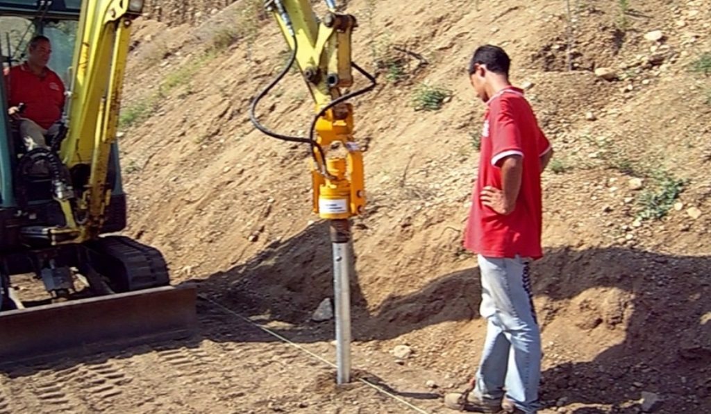Installazione di un palo a vite