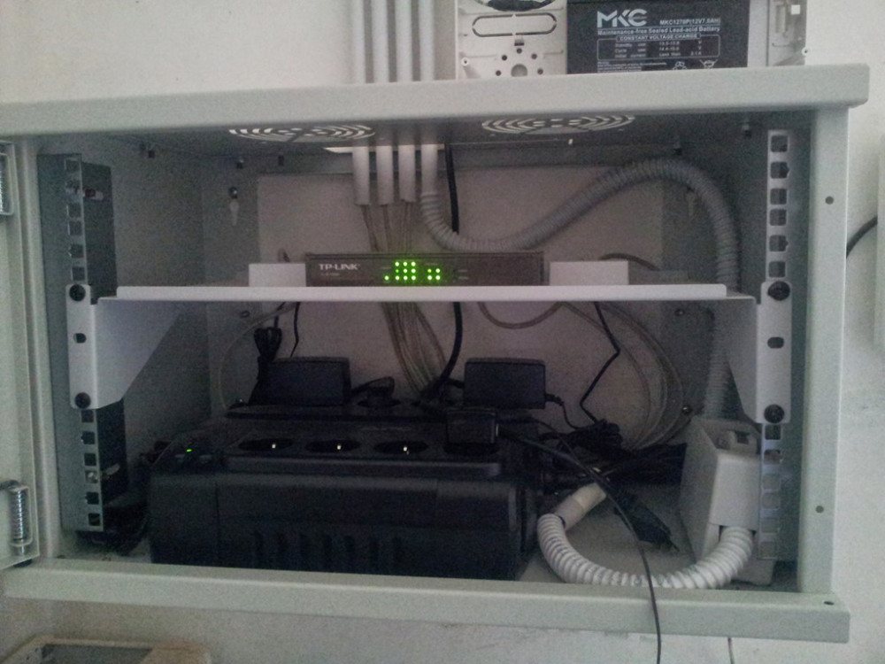 Rete informatica e armadio rack